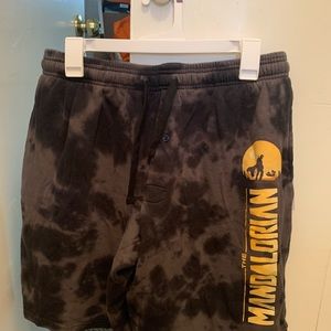 These are XXL men’s lounge shorts from hot topic